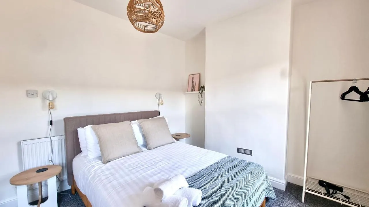 No.71 By Switchback Stays Cardiff