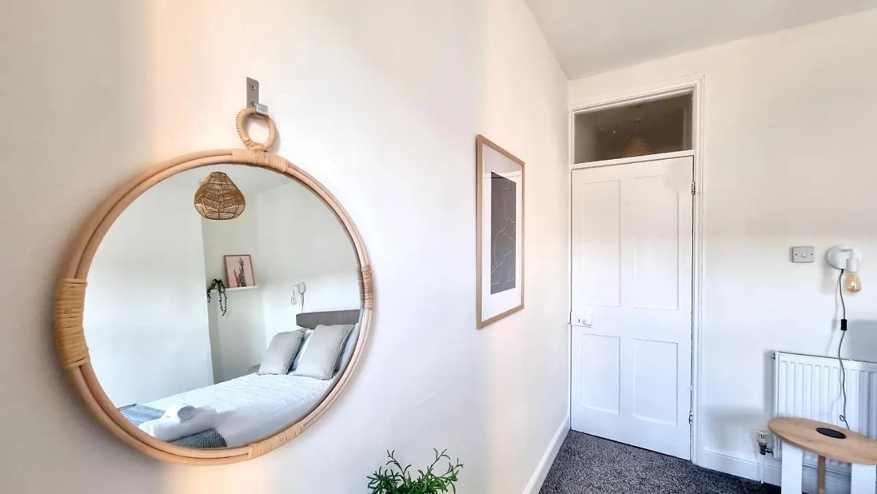 No.71 By Switchback Stays Cardiff