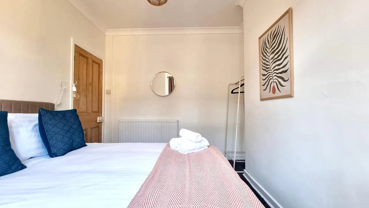 No.71 By Switchback Stays Cardiff